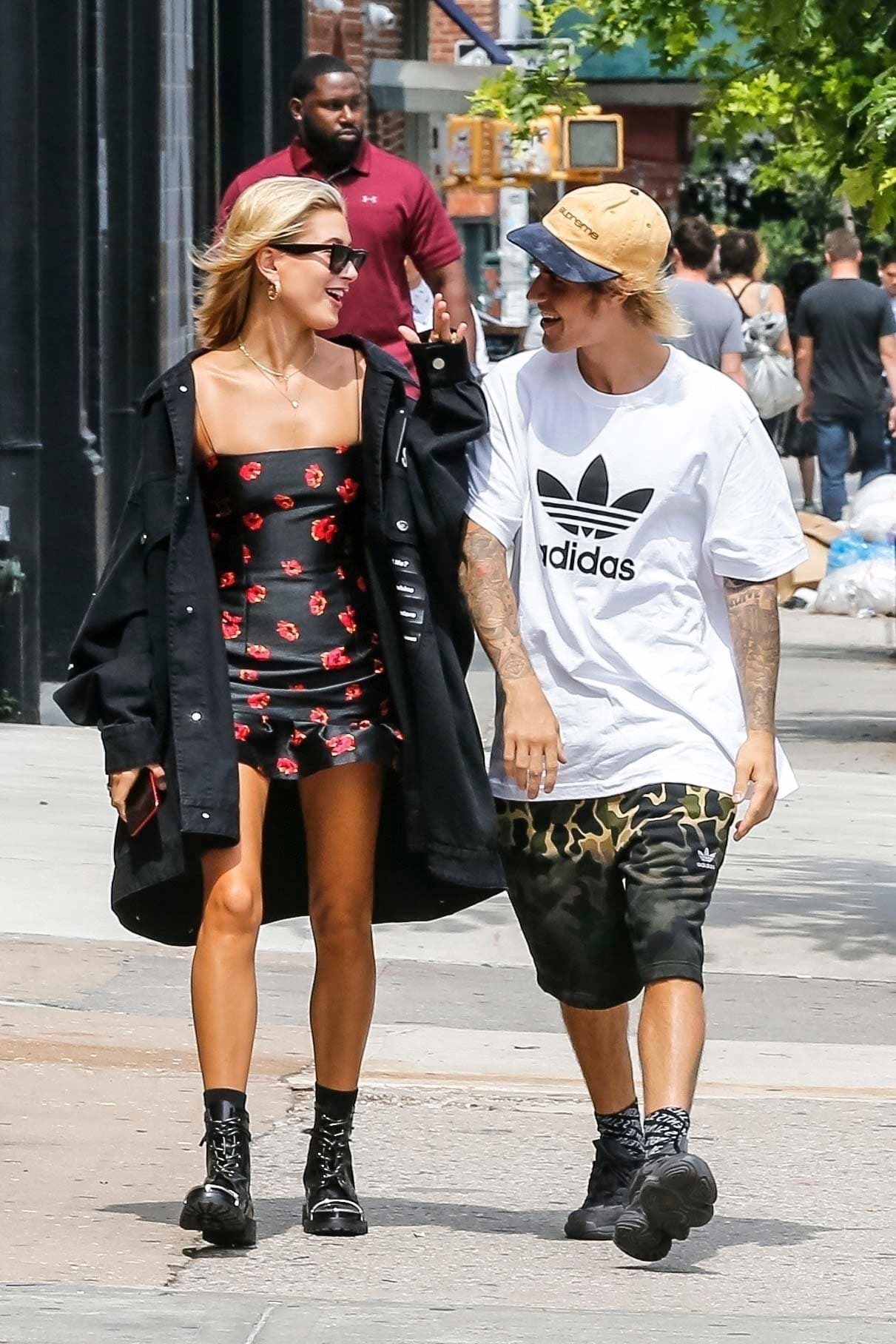 "Seguramente va a ser muy divertida. Alaia e Ireland (hermana y prima de Hailey, respectivamente) estarán en la boda,
<b> </b>así que será muy dulce, es algo muy lindo", reveló la tía de Hailey, la actriz Kim Basinger, el pasado 17 de julio en entrevista para
<b><a href="https://www.usmagazine.com/celebrity-news/news/kim-basinger-justin-bieber-hailey-baldwin-have-picked-bridal-party/">Us Weekly</a></b>.