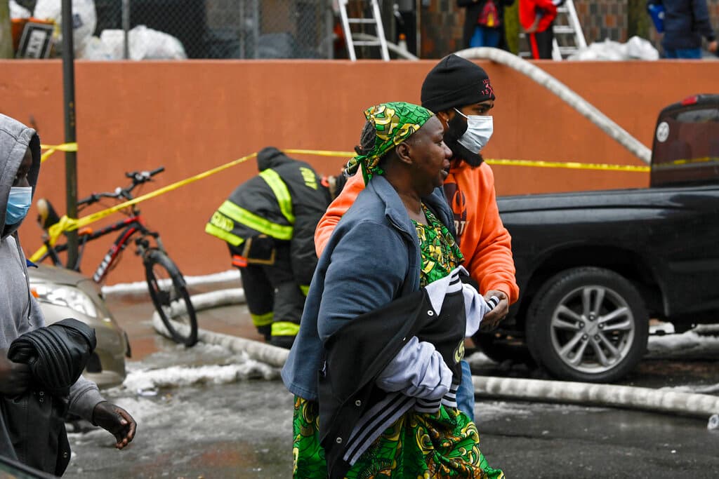 Decenas de personas perdieron su hogar y solo cuentan con la ropa que tenían en el momento del incendio. Se informó que gran parte de los afectados son oriundos de la república africana de Ghana.