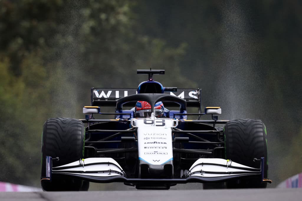 Max Verstappen aseguró la pole position con un tiempo de 1:59.765, sorpresivamente el piloto que consiguió el segundo mejor tiempo fue el británico George Russell con 2:00.086 y en la tercera plaza quedó el heptacampeón de la Fórmula 1, Lewis Hamilton, con un tiempo de 2:00.099.