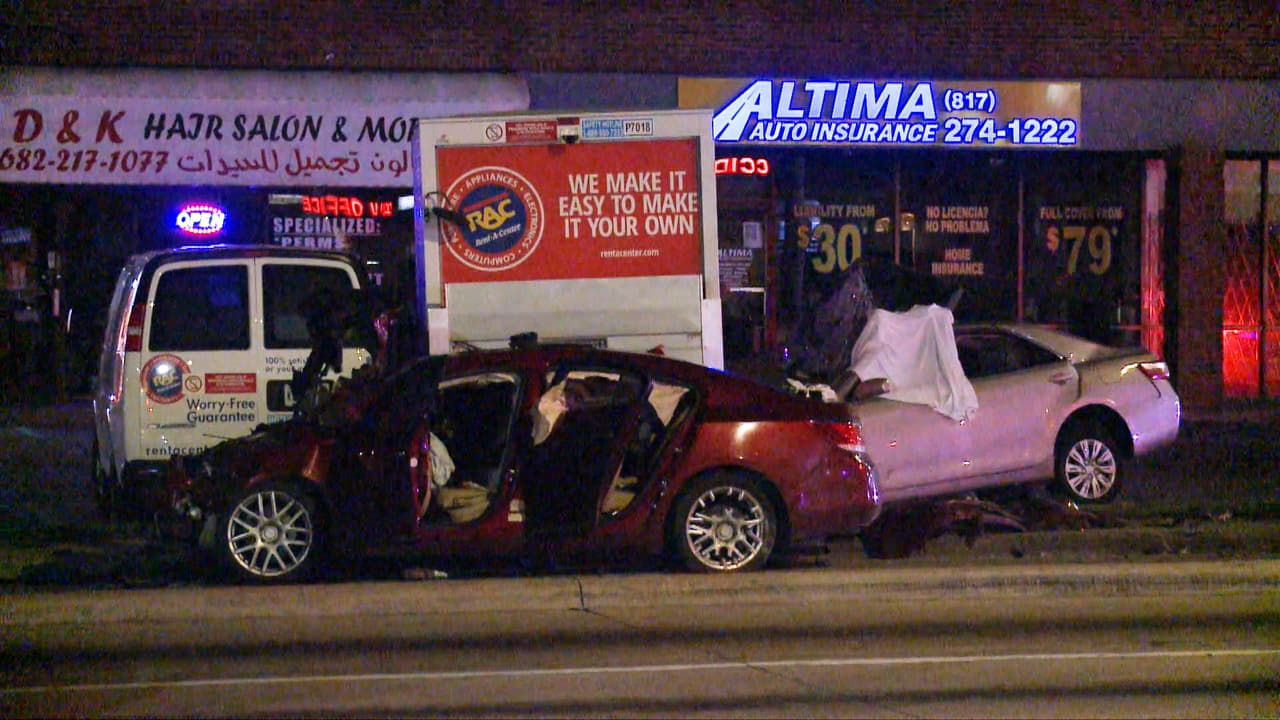 Autoridades buscan a dos sospechosos de causarle la muerte a un conductor tras pasarse un semáforo en rojo 
