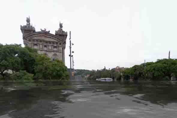 Esta foto muestra a la ciudad de Barcelona. Según el sitio la contaminación de los océanos se va a extender al agua dulce. Foto tomada del sitio worldunderwater.org.