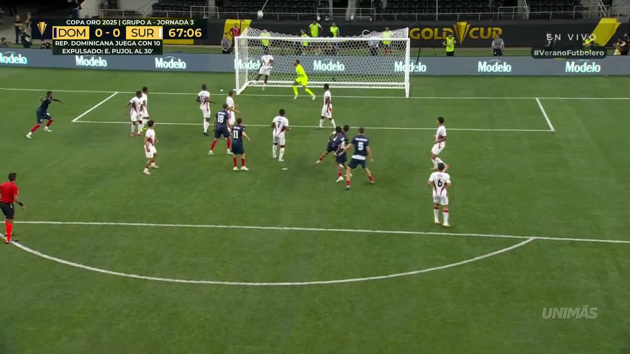 ¡Salvada en la línea! Leiliendal estuvo atento para desviar el esférico