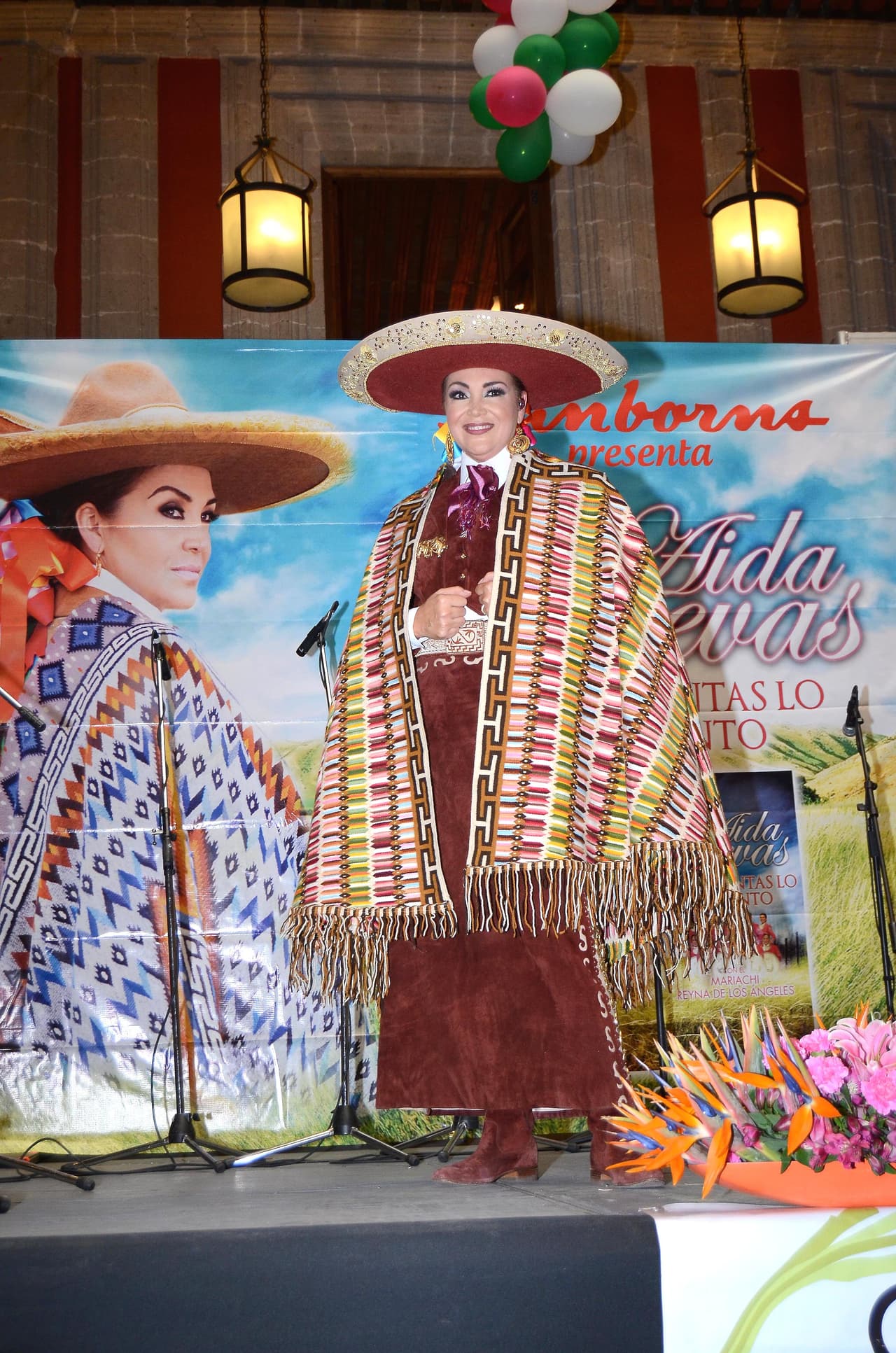 El gabán se distingue por ser una colorida prenda de vestir que está hecha regularmente de tela resistente y abrigadora.