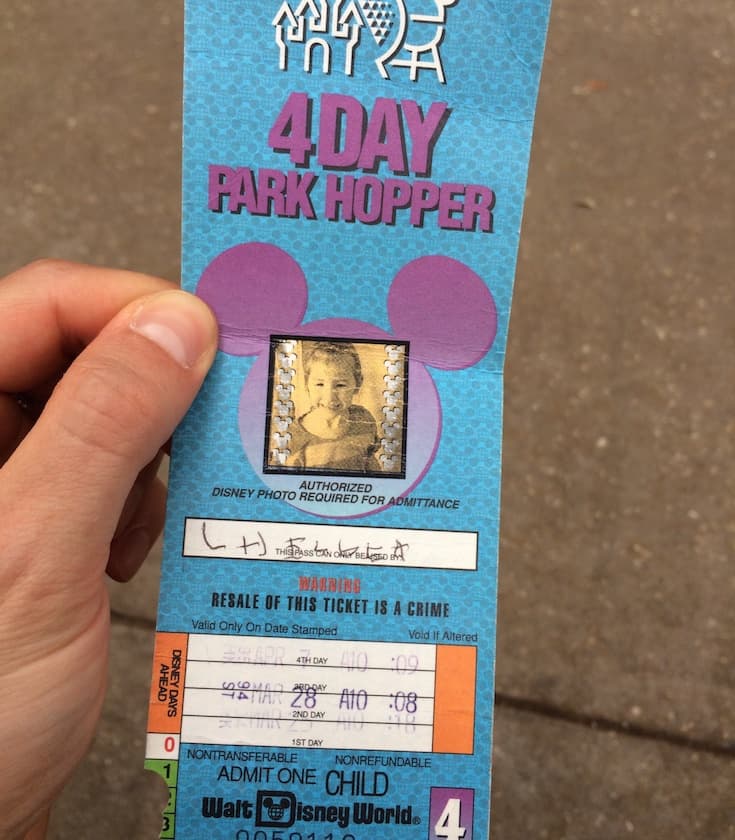 Boleto para cuatro días comprado en 1994 por los padres de Chelsea Herline.