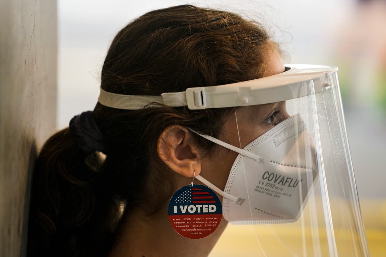 Otro aspecto nunca visto durante unas elecciones generales en la historia de las elecciones de Los Ángeles son las estrictas medidas contra contagio de coronavirus.