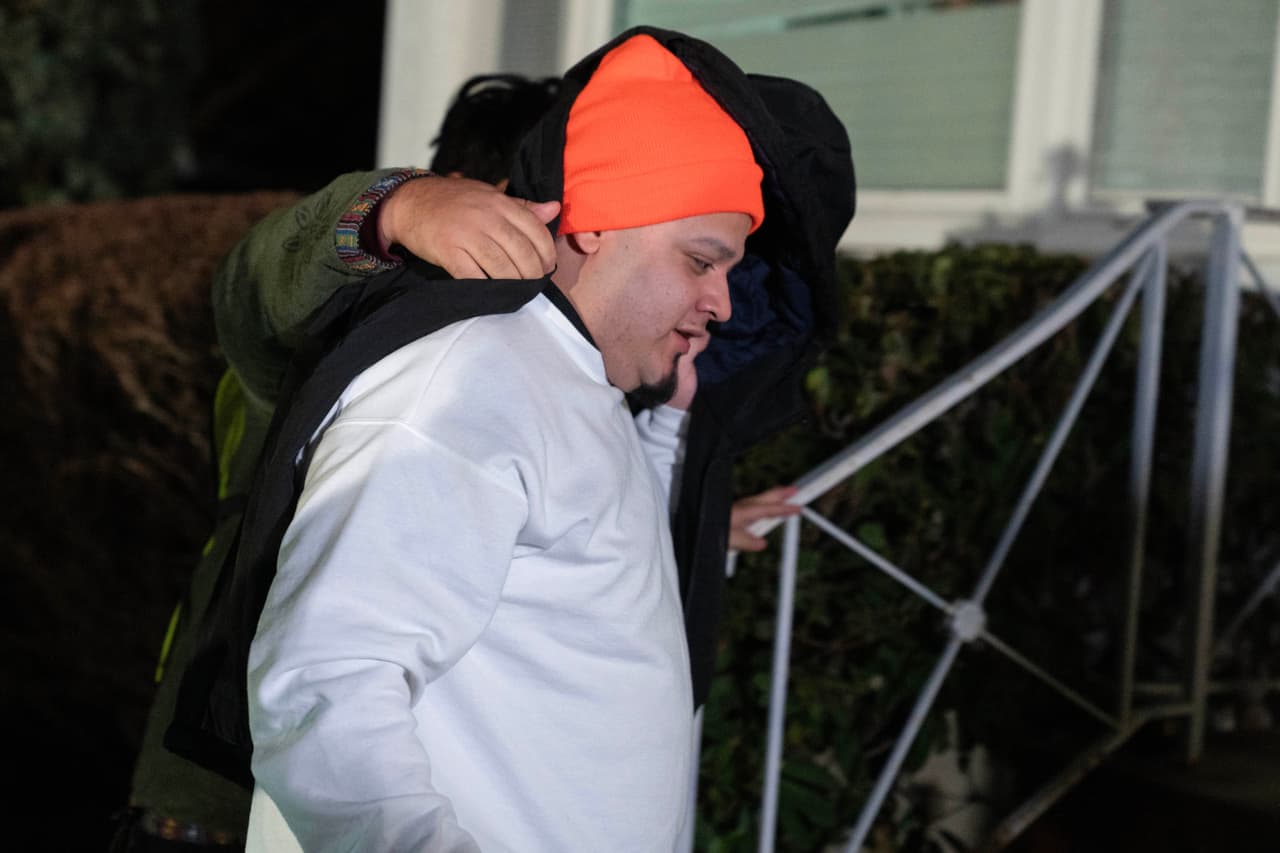 <b>Ábrego García sigue estrictas condiciones de libertad previa al juicio impuestas por el juez federal que lleva el caso de tráfico de personas en Nashville</b>. Una de estas condiciones incluye no poder viajar fuera del estado sin permiso del tribunal de Tennessee.