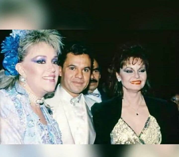 Juan Gabriel junto a sus dos grandes musas, Lucha Villa y Rocío Durcal.