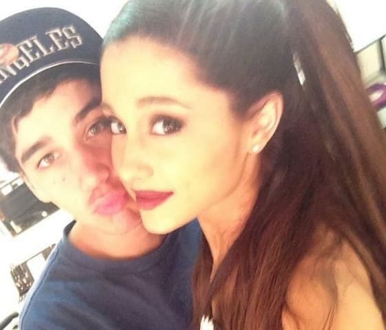 Después inició su relación con Jai Brooks, integrante del grupo australiano The Janoskians, con quien rompió y regresó en varias ocasiones.