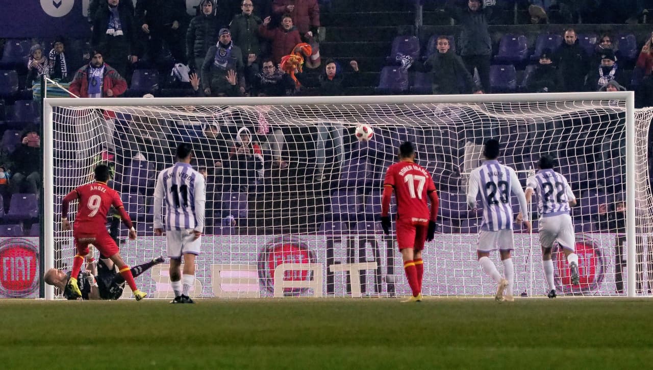 GRAF9387. VALLADOLID, 15/01/2019.- Momento del gol del Getafe ante el Valladolid durante el partido de vuelta de octavos de final de la Copa del Rey que disputan en el estadio José Zorrilla. EFE/ R. García
