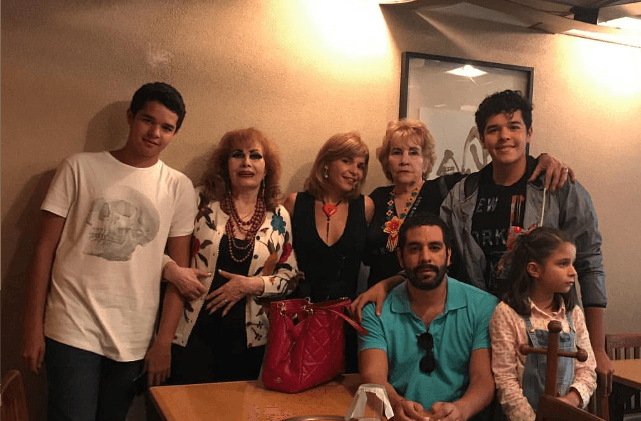 Esta fue la última vez que Itatí compartió en sus redes sociales una fotografía "familiar" donde aparece su esposo. La imagen fue publicada a finales de agosto de 2017 con la leyenda: "No existe mejor manera de disfrutar un domingo que pasarlo con la familia".