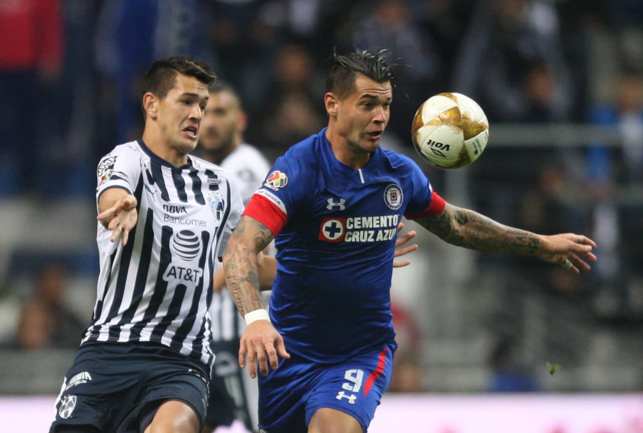 <b>Milton Caraglio: 5.</b> Entró por Méndez, no tuvo un partido tan malo pero tampoco apareció. Con Cauteruccio ni se entendió. (Imago 7)