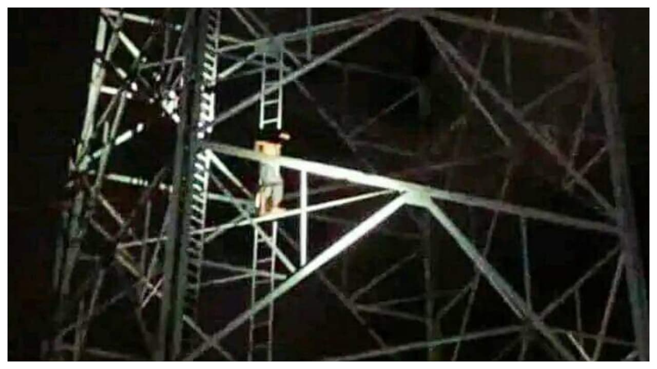 Cubano se sube a una torre de ETECSA en Cienfuegos a gritar “abajo el comunismo”