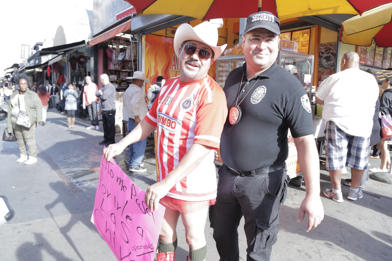 Ni la seguridad de las calles se perdió la hazaña del locutor.