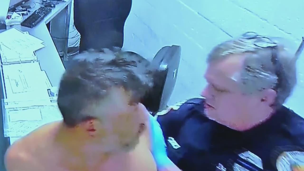 Policía sorprendido en video lanzando contra un muro a un arrestado se las verá con la justicia