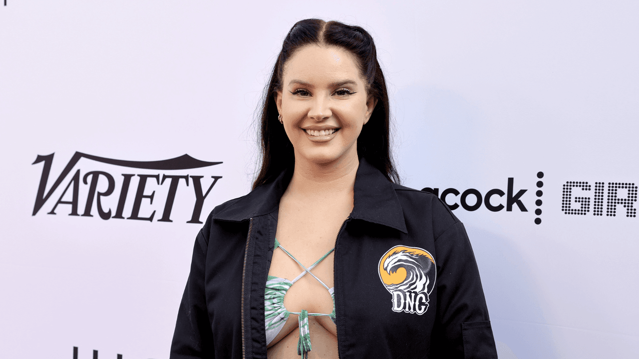 Lana del Rey apareció en una alfombra roja con un vestido de 18 dólares