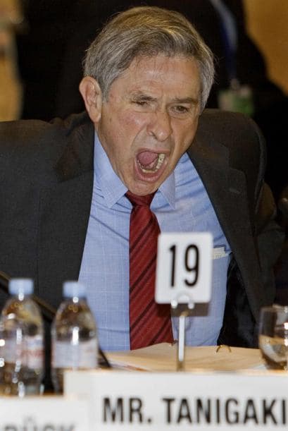 Paul Wolfowitz, ex presidente del Banco Mundial, bosteza durante uno de los discursos en el inicio del Comité Monetario y Financiero Internacional celebrado en Washington DC el 22 de abril de 2006.