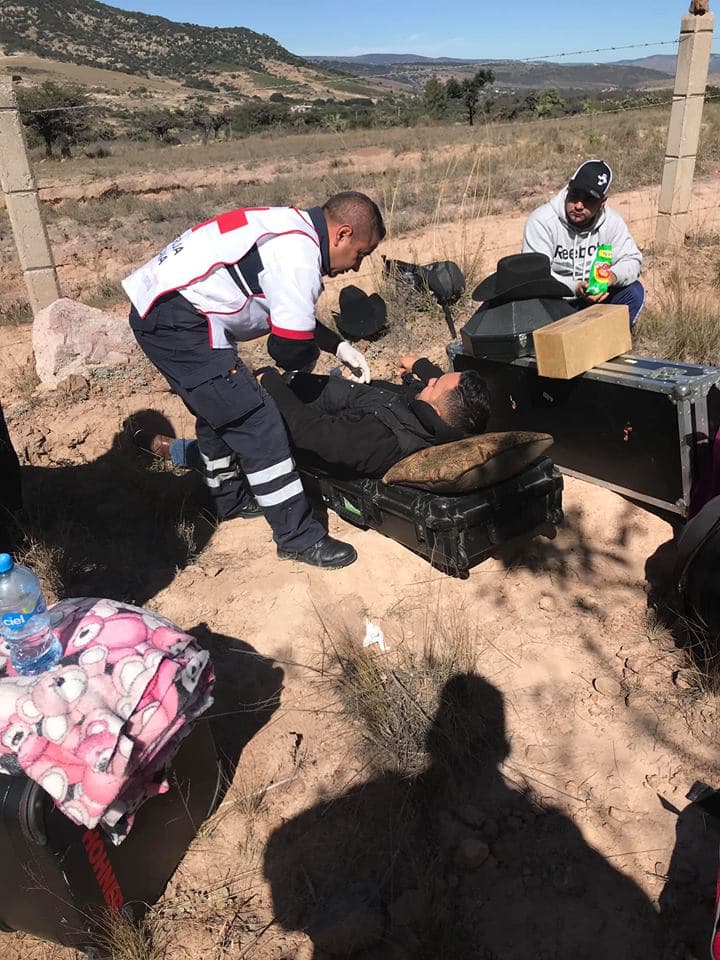 En poco tiempo llegaron los paramédicos para auxiliarlos y a los lesionados se los llevaron a un hospital de Silao, Guanajuato.
<br>