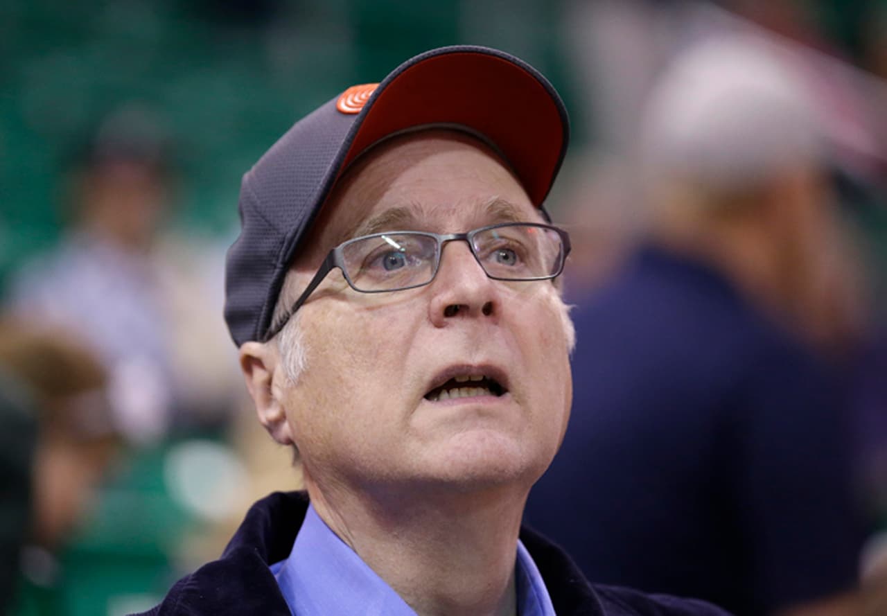 A la edad de 65 años, y apenas dos meses después de haber anunciado que un tipo de cáncer en la sangre llamado
<i>Non-Hodgkins Lymphoma,</i> murió Paul Allen, dueño de equipos profesionales y filántropo.