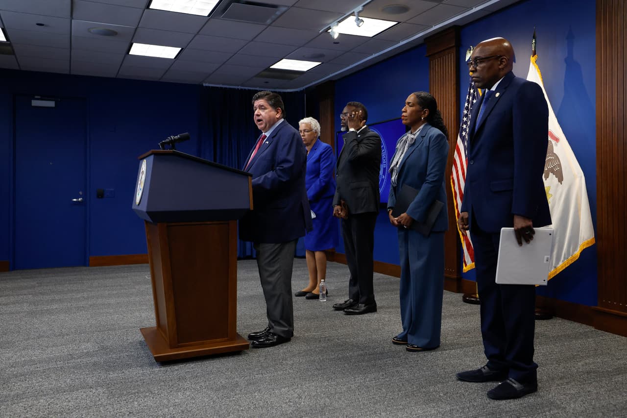 “En Illinois,
<a href="https://www.illinoisimmigrationinfo.org/" target="_blank">(en la página de Inmigración) Immigration Info</a> encontrarán un botón rojo que dice ‘Conozca sus derechos’, que ofrece guías específicas en diferentes escenarios”, explicó Stratton.