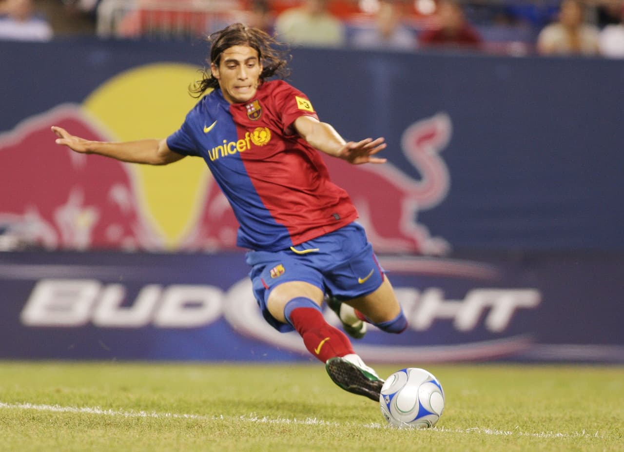 Martín Cáceres jugó una temporada con el Barcelona (2008/2009) pero el equipo catalán mantuvosu ficha hasta el 2011 cuando lo vendió al Sevilla.