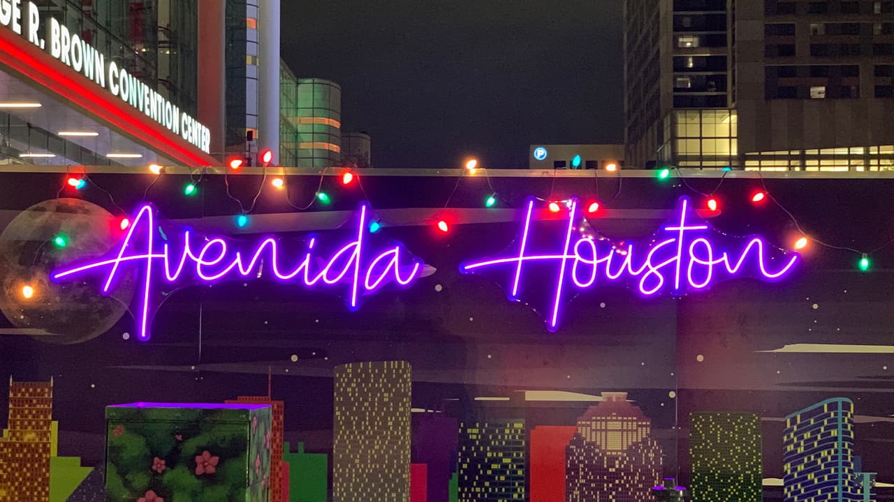 Lleva una manta y prepara un picnic para disfrutar de una película de temática navideña todos los jueves a las 7 pm y es gratis.