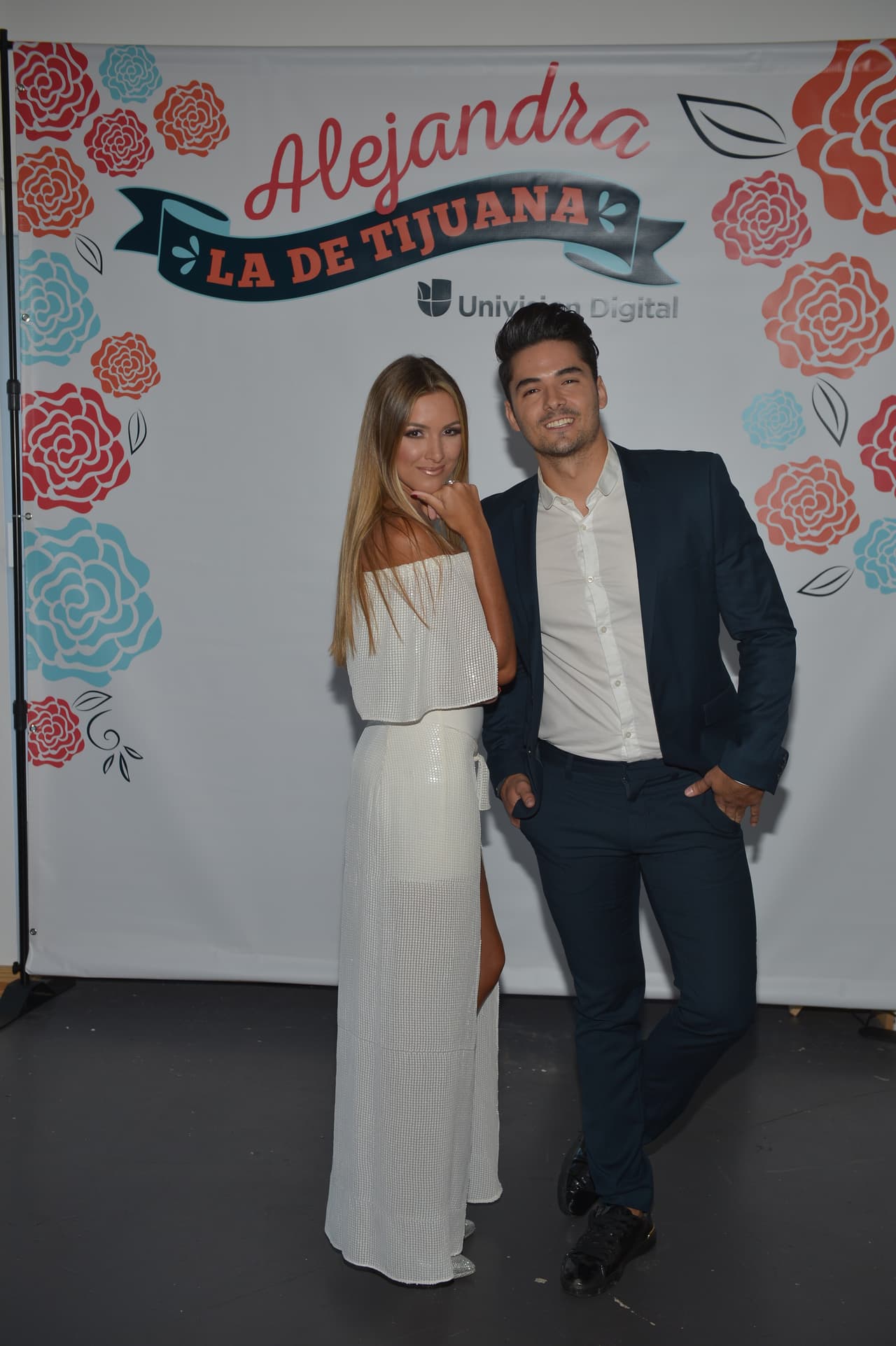 ¿Ya los sigues en las redes sociales? Andrea es una bella venezolana y Pipe es de Colombia.