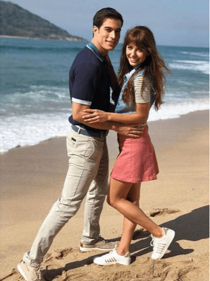 Este melodrama cuenta la historia de Valeria Fernández, quien es novia de Leonel Montes. Después de que su padre, un rico terrateniente, muere, estalla la guerra entre los herederos de la fortuna. En medio de esta conmoción, Valeria conoce a Mateo Santos, hijo del guardián de la herencia y se enamora de su noble carácter y entusiasmo por la vida. Ella tendrá que encontrar la fuerza para reinventarse lejos de Leonel, y así tener la oportunidad de experimentar un amor sincero al lado de Mateo.
<br>