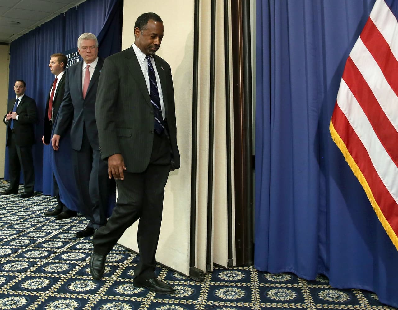 Ben Carson se retira de la contienda por la nominación republicana