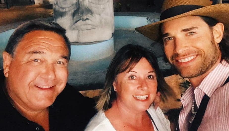 La fotografía está acompañada del siguiente texto: "El día que el Sol en persona bajó al Chiringuito El Madero".
<br>