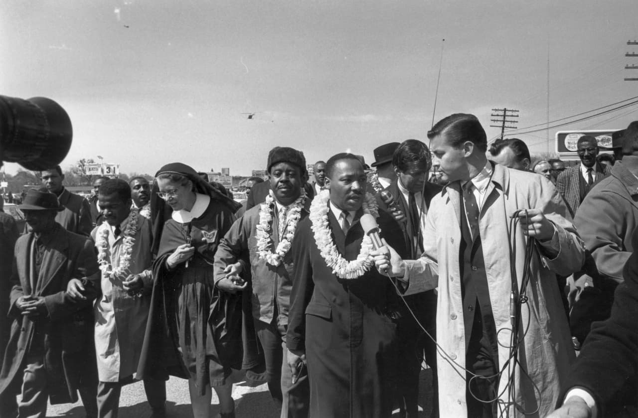 En 1957, King fue elegido presidente de la Southern Christian Leadership Conference (SCLC), una organización diseñada para proporcionar un nuevo liderazgo para el floreciente movimiento de derechos civiles. Serviría como jefe del SCLC hasta su asesinato en 1968, un período durante el cual emergería como el líder social más importante del movimiento moderno de derechos civiles estadounidense.