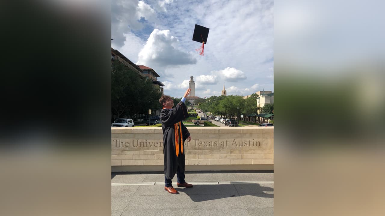 Antonio también recibió condecoraciones por hacer investigaciones científicas para la universidad, y fue por ese conocimiento que la NASA se fijó en él y le ofrecieron trabajo.