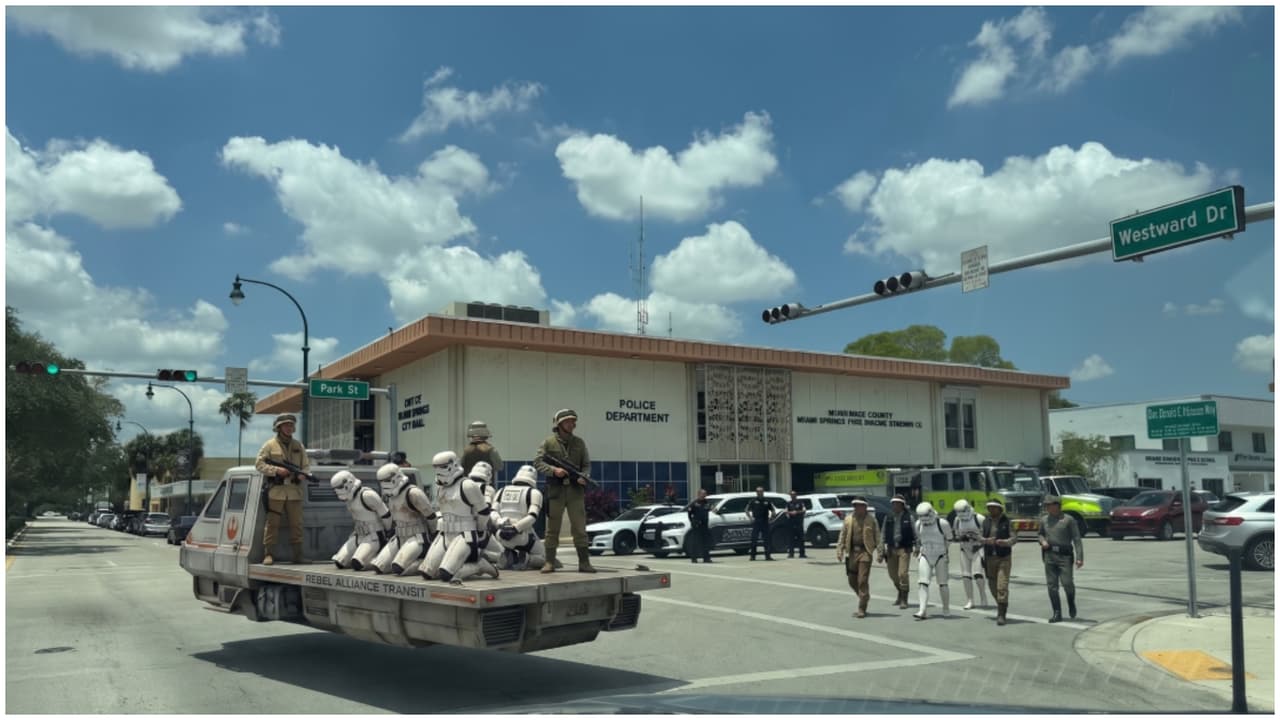 En Miami Springs la policía "detuvo" a varios integrantes del Lado Oscuro de la Fuerza este lunes 4 de mayo