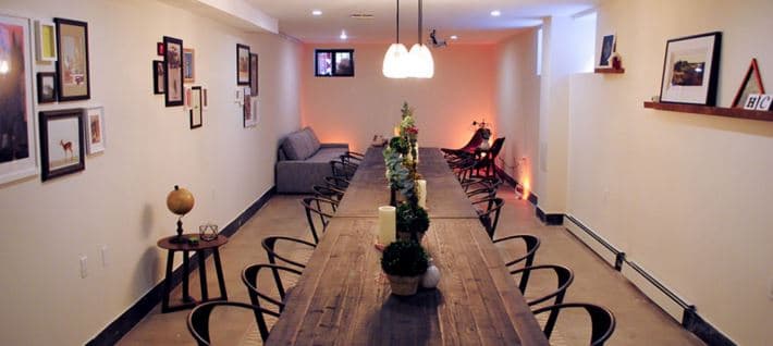 <b>Coloca cuadros. </b>Instálalos a distinta altura. De esa forma, vestirás la pared, pero mantendrás el equilibrio.