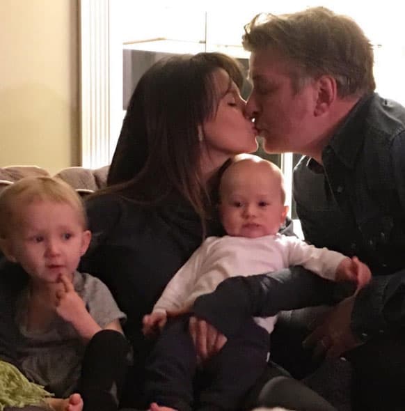 En sus historias de este viernes contó que dadas sus 
<b><a href="https://www.univision.com/entretenimiento/bebes-famosos/hilaria-baldwin-comparte-foto-en-instagram-alimentando-a-su-bebe-video">múltiples actividades</a></b> a veces no cuenta con toda la energía que quisiera.