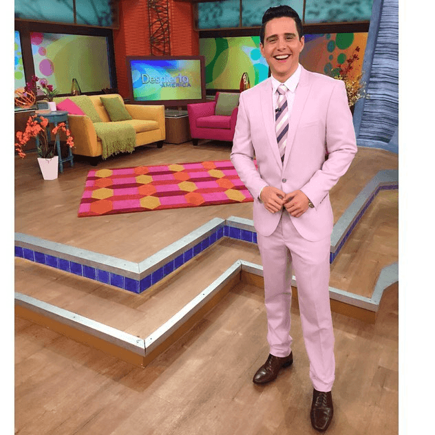 "Se rien de ti porque eres diferente; riete de ellos que son todos iguales. #amate Tu huella digital es unica e inimitable", dijo Alejandro. (5 de agosto)