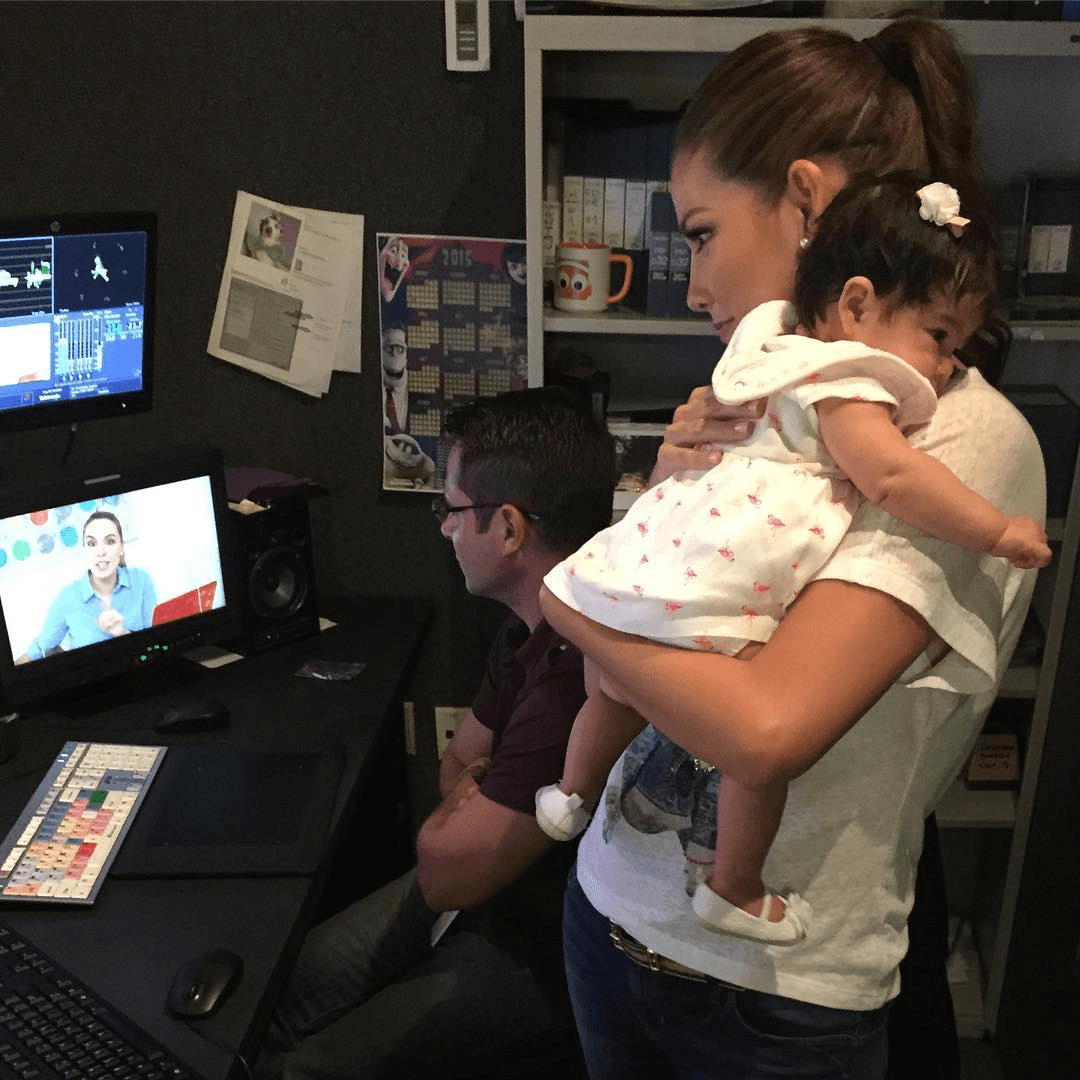 ¡Mami muy trabajadora! Pasa el tiempo compartiendo con Baby Giulietta.