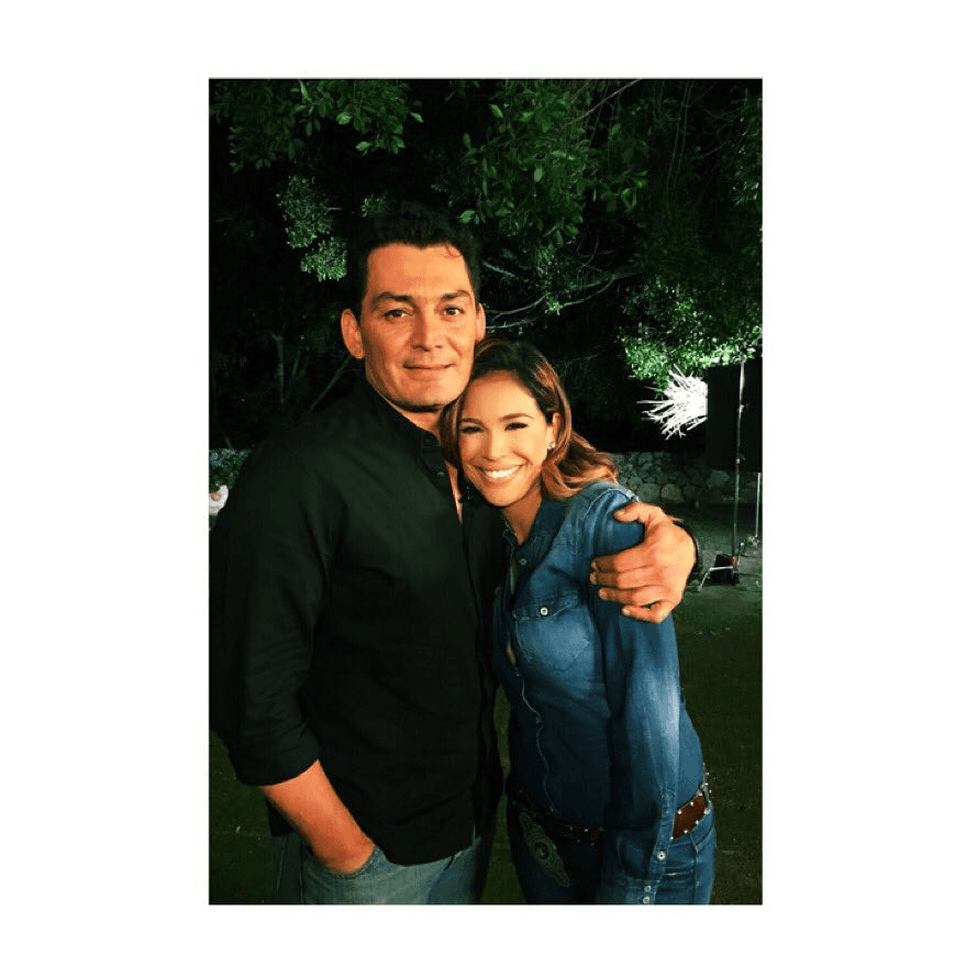 "Gracias @josemanfigueroa por abrirnos tu corazón y compartir hermosos recuerdos de tu padre nuestro querido #JoanSebastian en un especial hecho con todo el corazón para su pueblo", publicó Karla (3 de agosto)