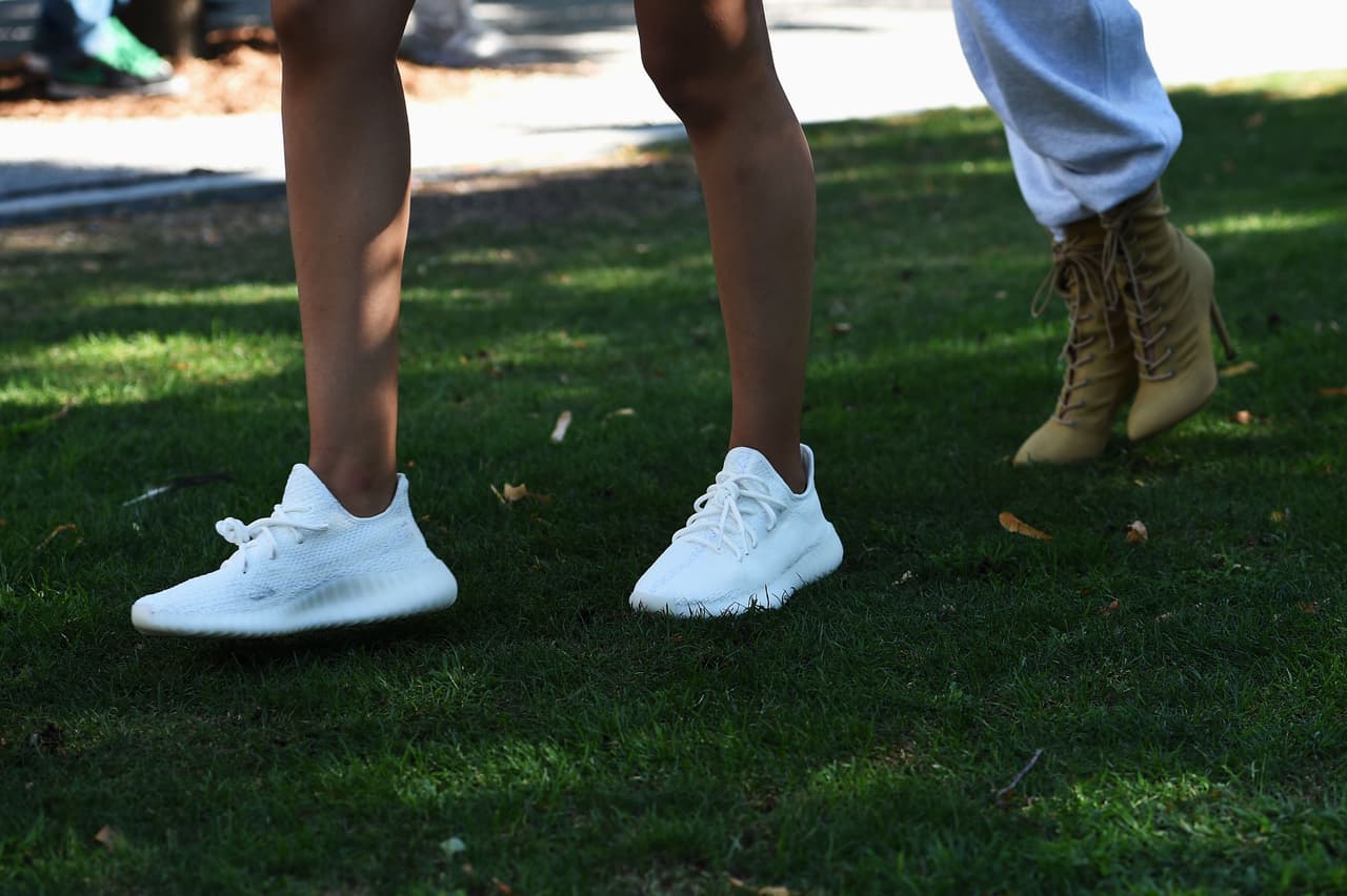 La marca 'Yeezy’, es una colaboración de Kanye West con Adidas.