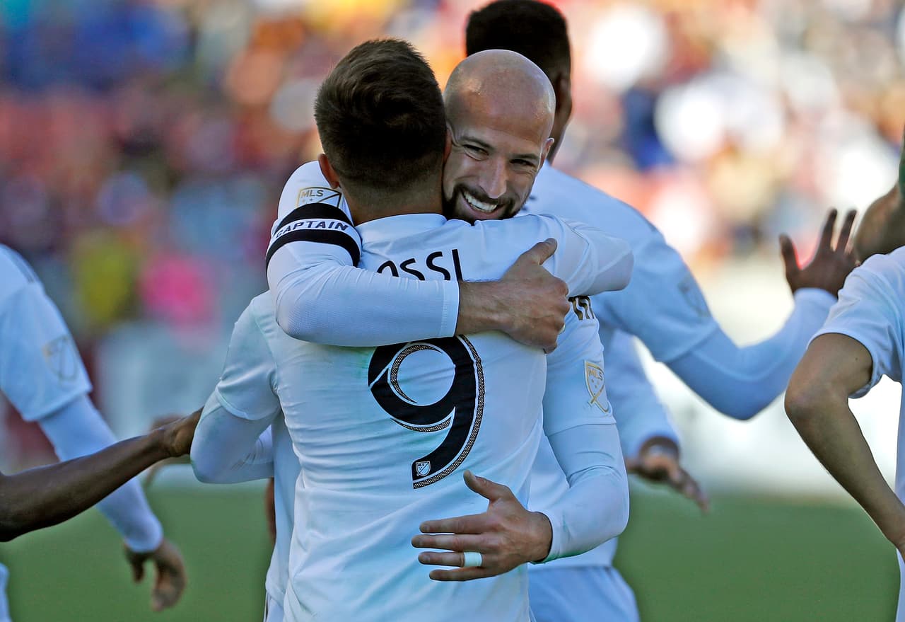 Diego Rossi emparejó los cartones al minuto 30 tras una buena jugada con Marco Ureña.