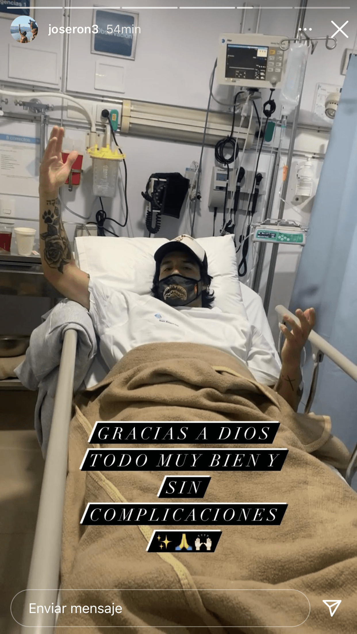 Eso fue lo que hizo José Ron, quien en otra imagen dio "gracias a Dios" de que su situación no pasó a mayores y que no presentó "complicaciones". 
<br>