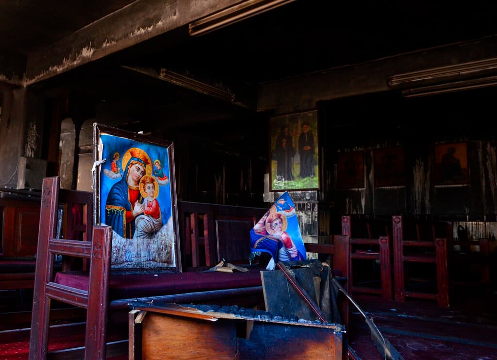 Este domingo, un incendio arrasó una iglesia copta llena de fieles que habían asistido a misa en la capital de 
<a href="https://www.univision.com/temas/egipto">Egipto</a>, 
<b>matando a al menos 41 personas y dejando a otras 14 heridas</b>.