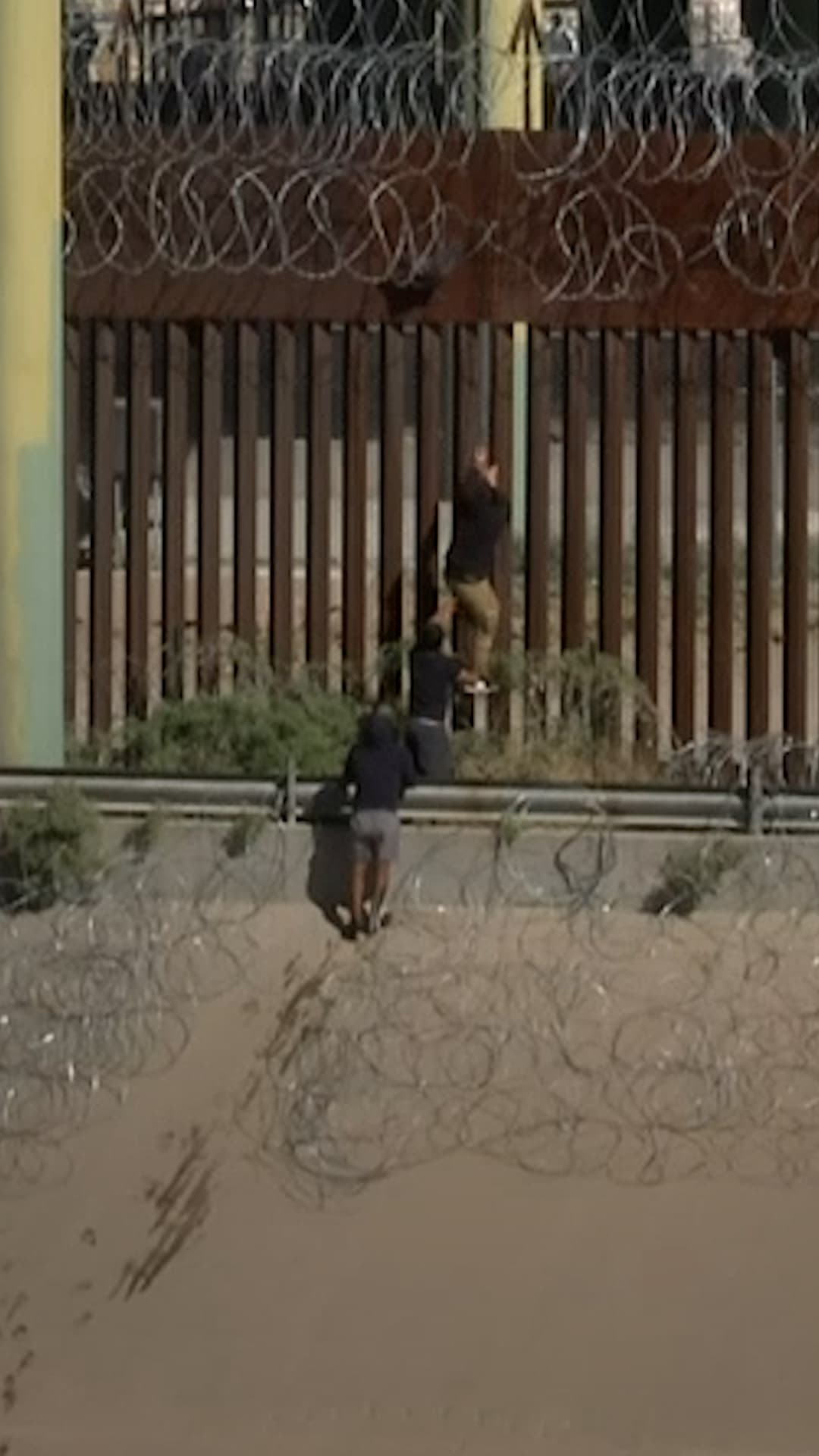 N+ Univision captó cómo operan los polleros