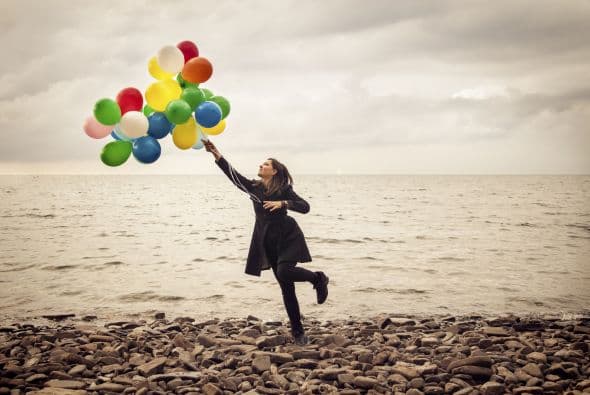 No persigas la felicidad. Obsesionarte con su búsqueda podría ahuyentarla, de acuerdo con varios estudios recopilados por el influencer y autor, Adam Grant, en un artículo de LinkedIn.