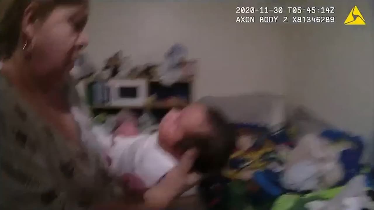 ¿Fuegos artificiales en la habitación? Un bebé de seis meses sufrió daños en la audición por el inesperado hecho