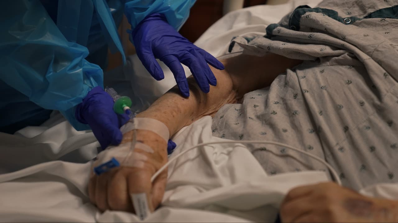 A la sombra del asedio al Capitolio, la pandemia empeora: por tercer día consecutivo EEUU alcanza récord de muertes