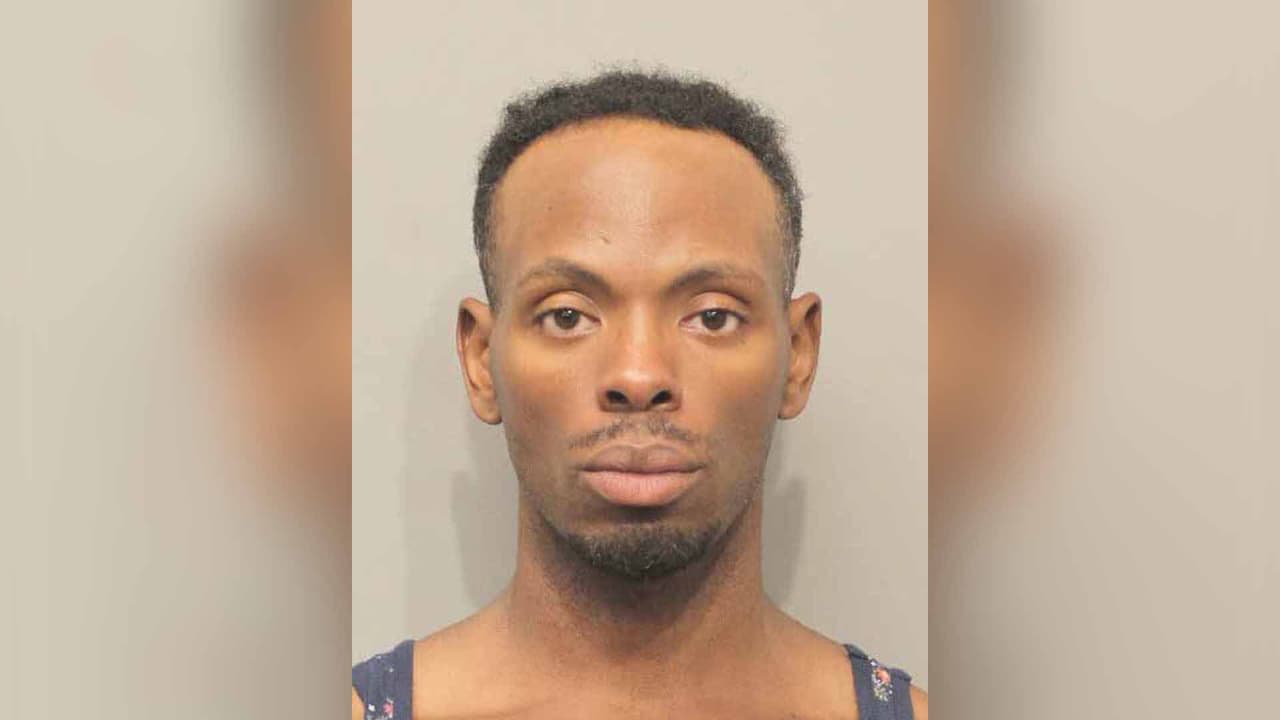 Corderou Alexander Fields, es buscado por posesión de sustancias controladas en una zona libre de drogas.