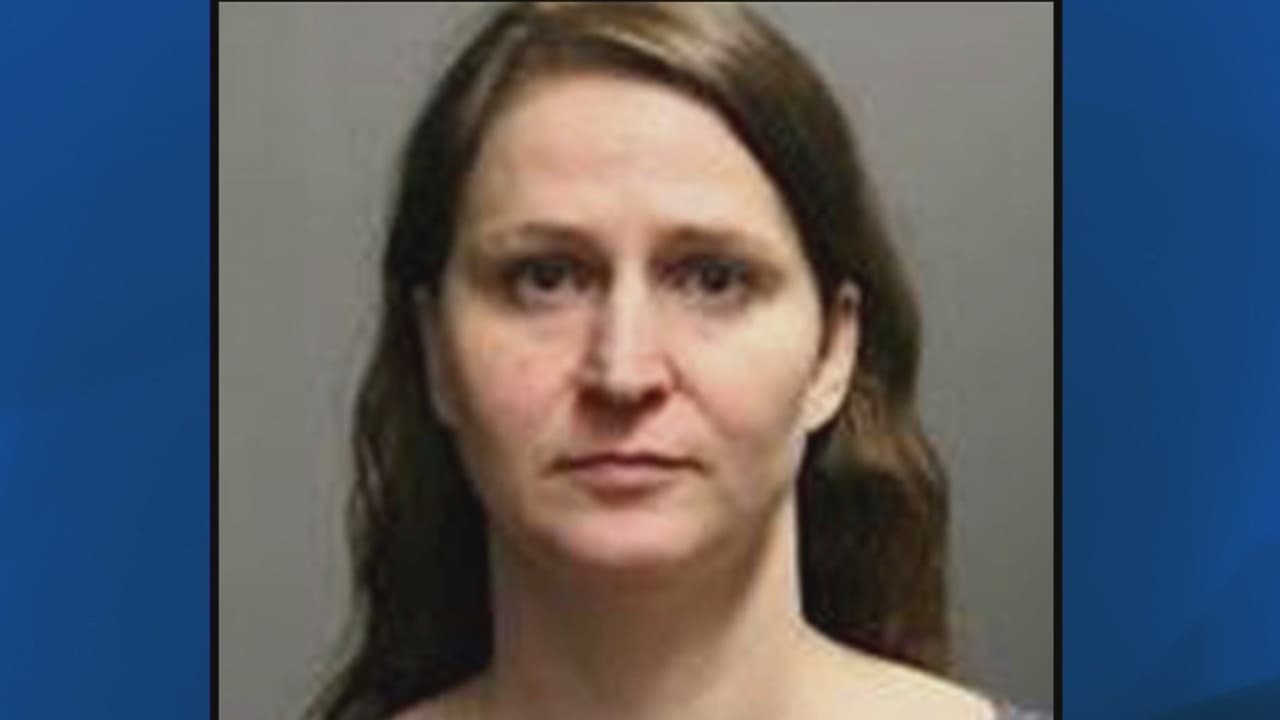 Comunidad reacciona tras noticia de que ex maestra fue acusada de presunto abuso sexual