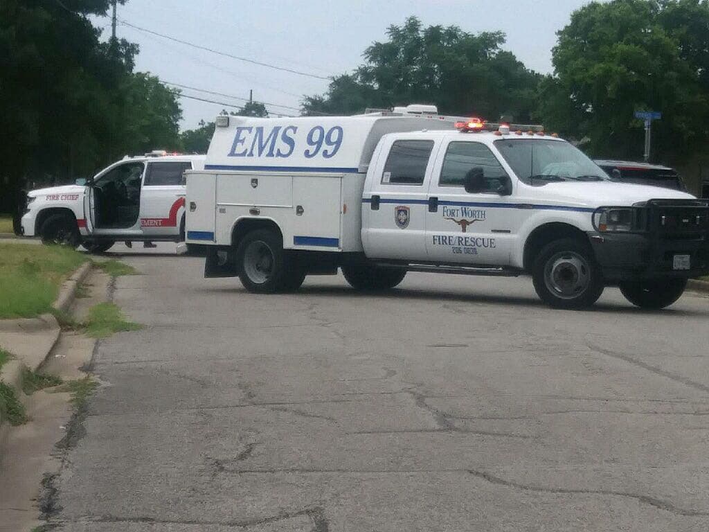 Investigan vivienda de un hombre que saltó de un puente en Fort Worth