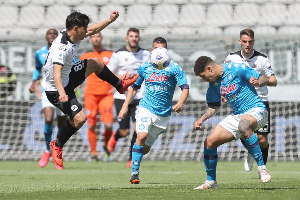 El doblete de Victor Osimhen, gol de Piotr Zielinski y gol de Hirving Lozano, Napoli le hace la diablura al Spezia y los vencen 1-4.