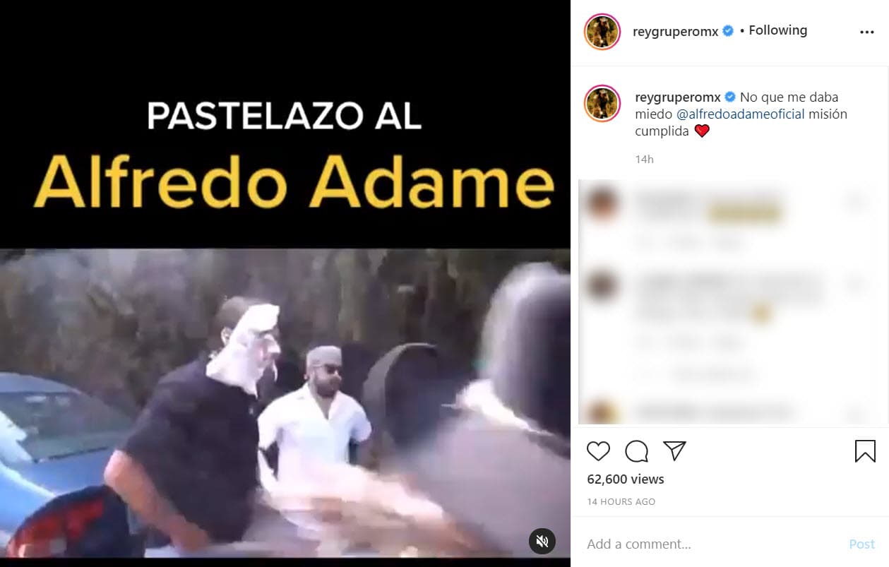 Recientemente también le jugó la misma broma a 
<b>Alfredo Adame</b>, mientras él concedía una entrevista.
<br>